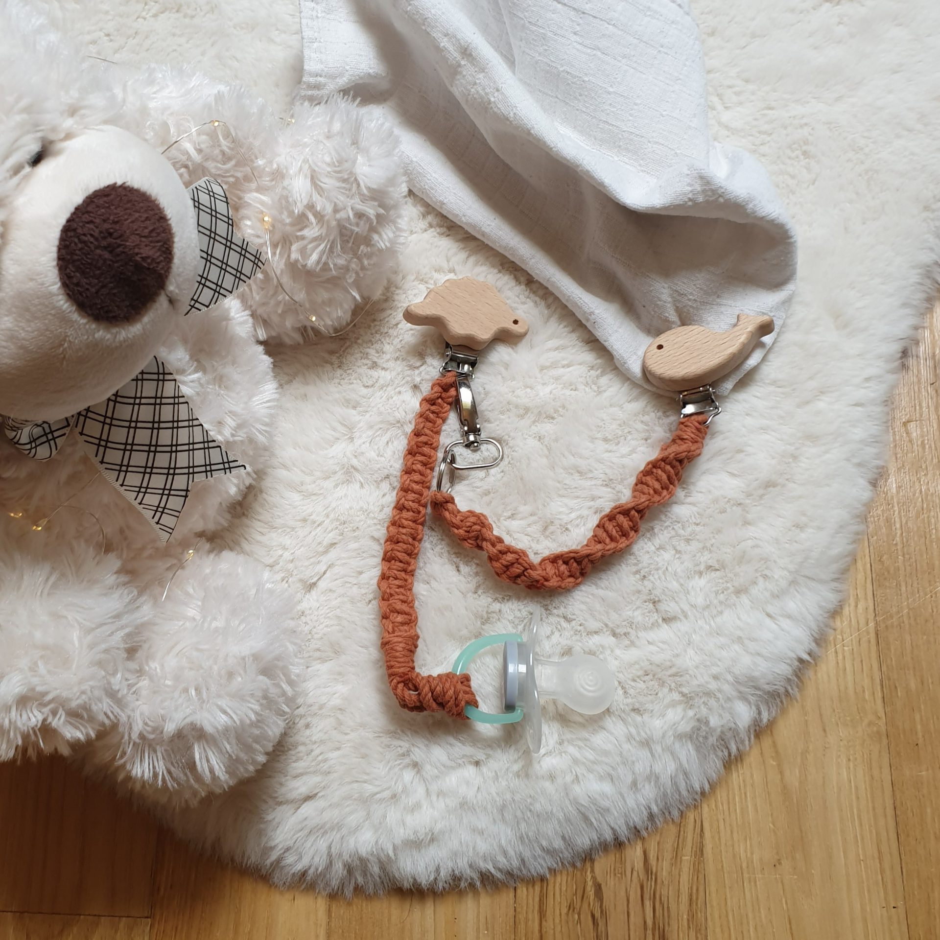 Attache Doudou Universel – Marron & Attaches Baleine et Nuage – Image 9