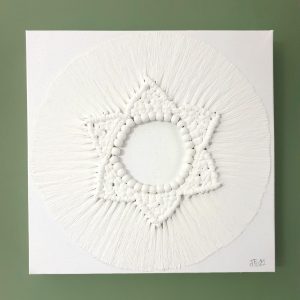 photo d'un tableau d'un soleil en macramé